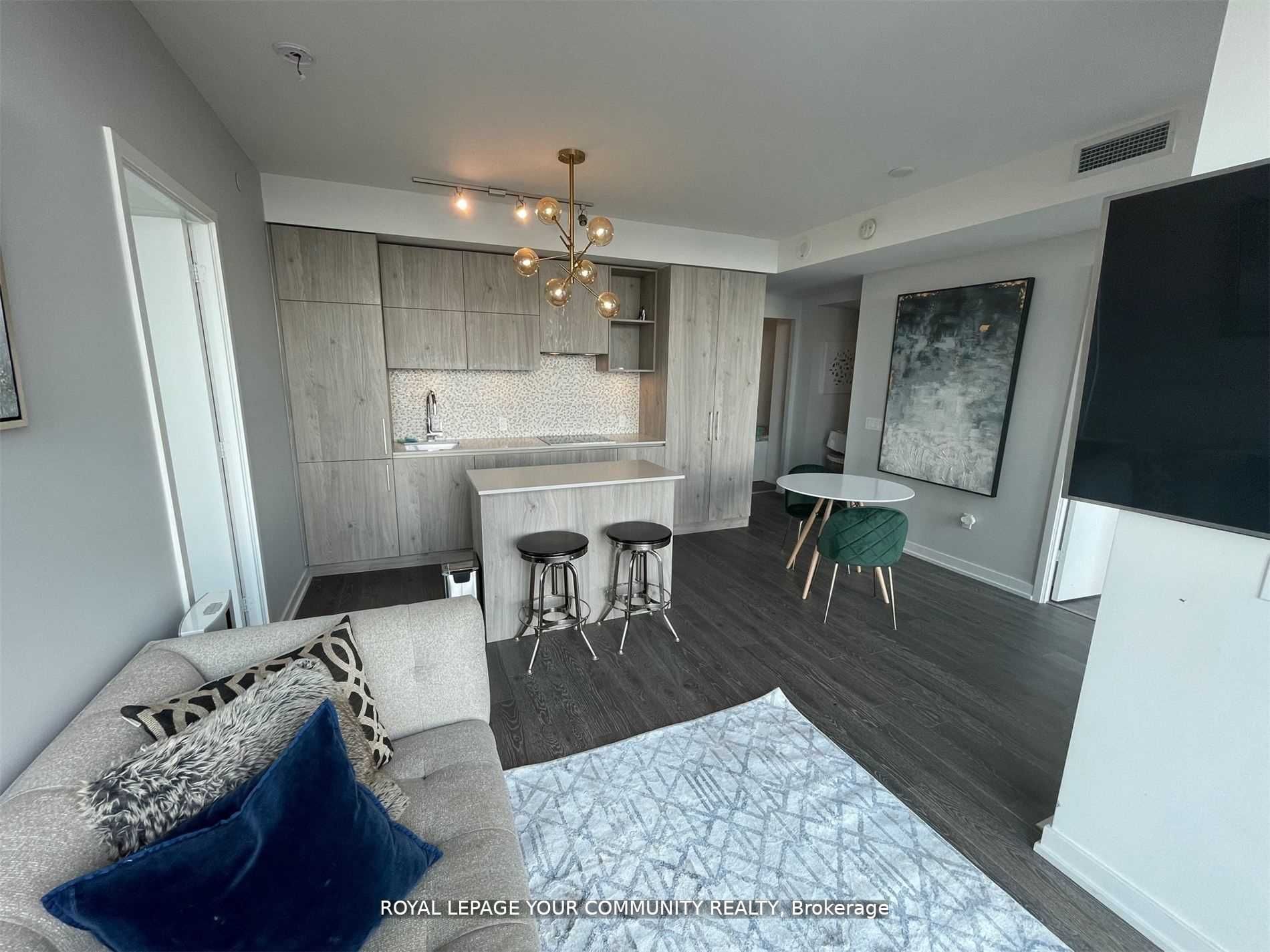 1 Yorkville Ave, #4005