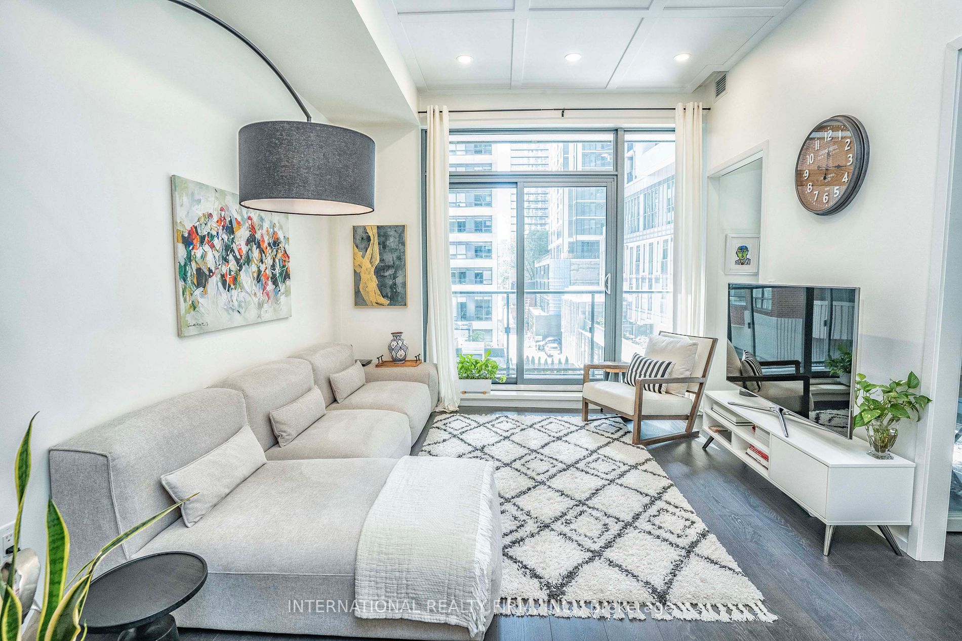 159 Dundas St E, #403