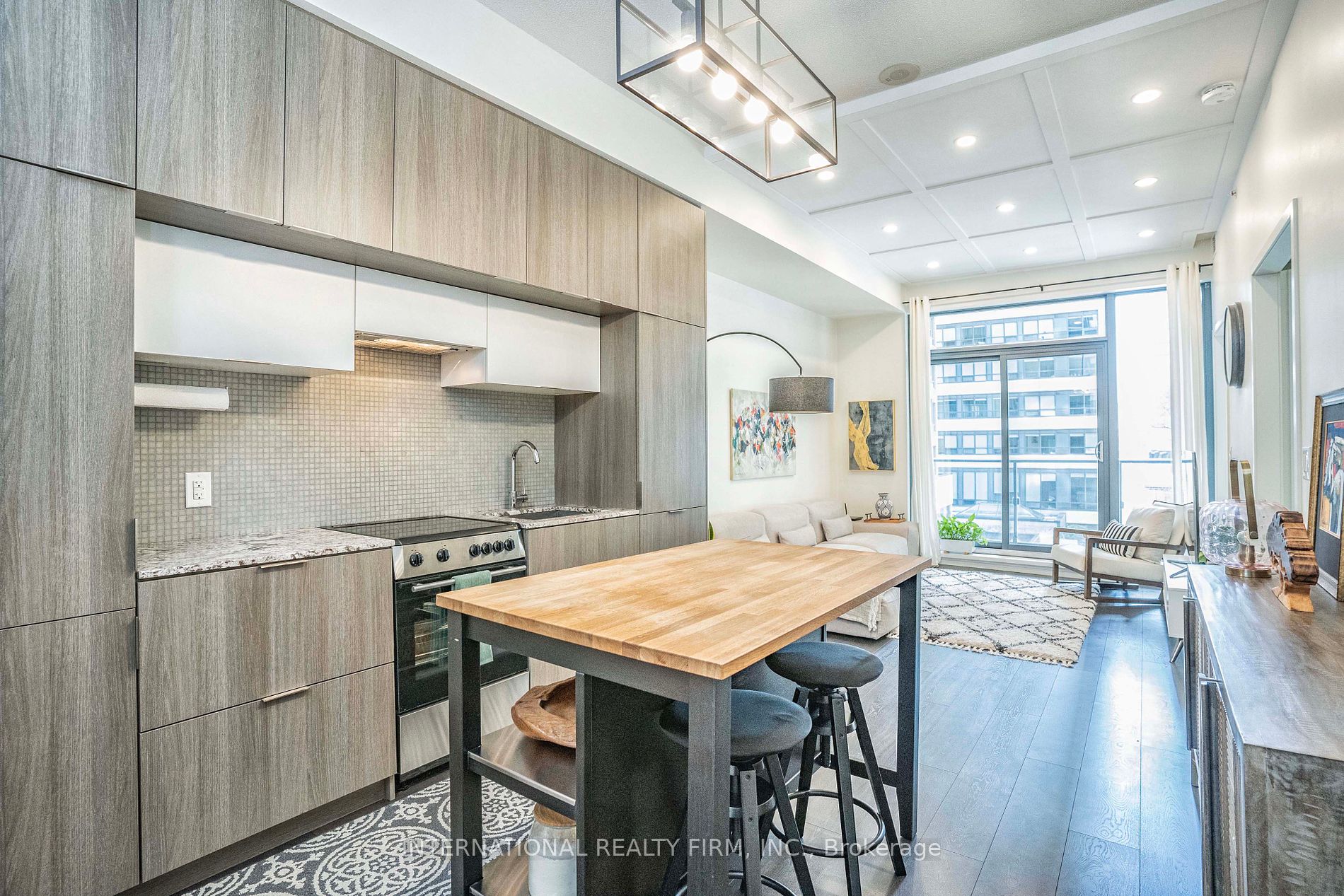 159 Dundas St E, #403