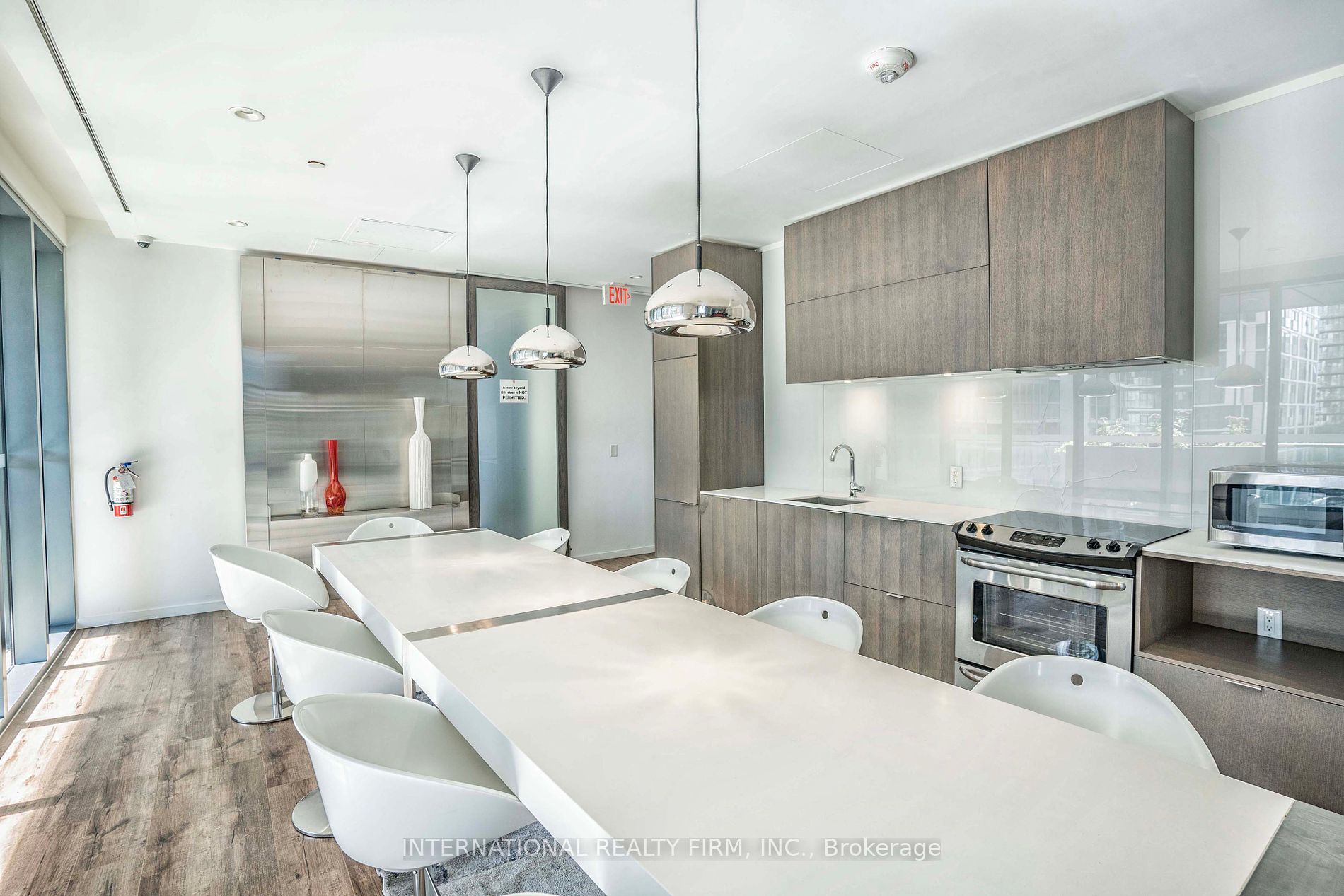 159 Dundas St E, #403