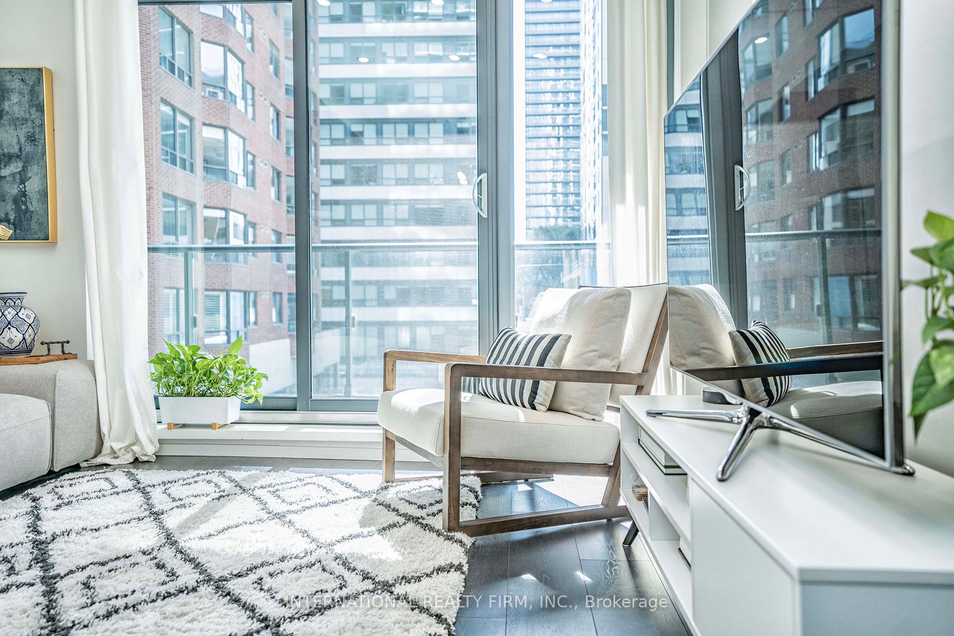 159 Dundas St E, #403