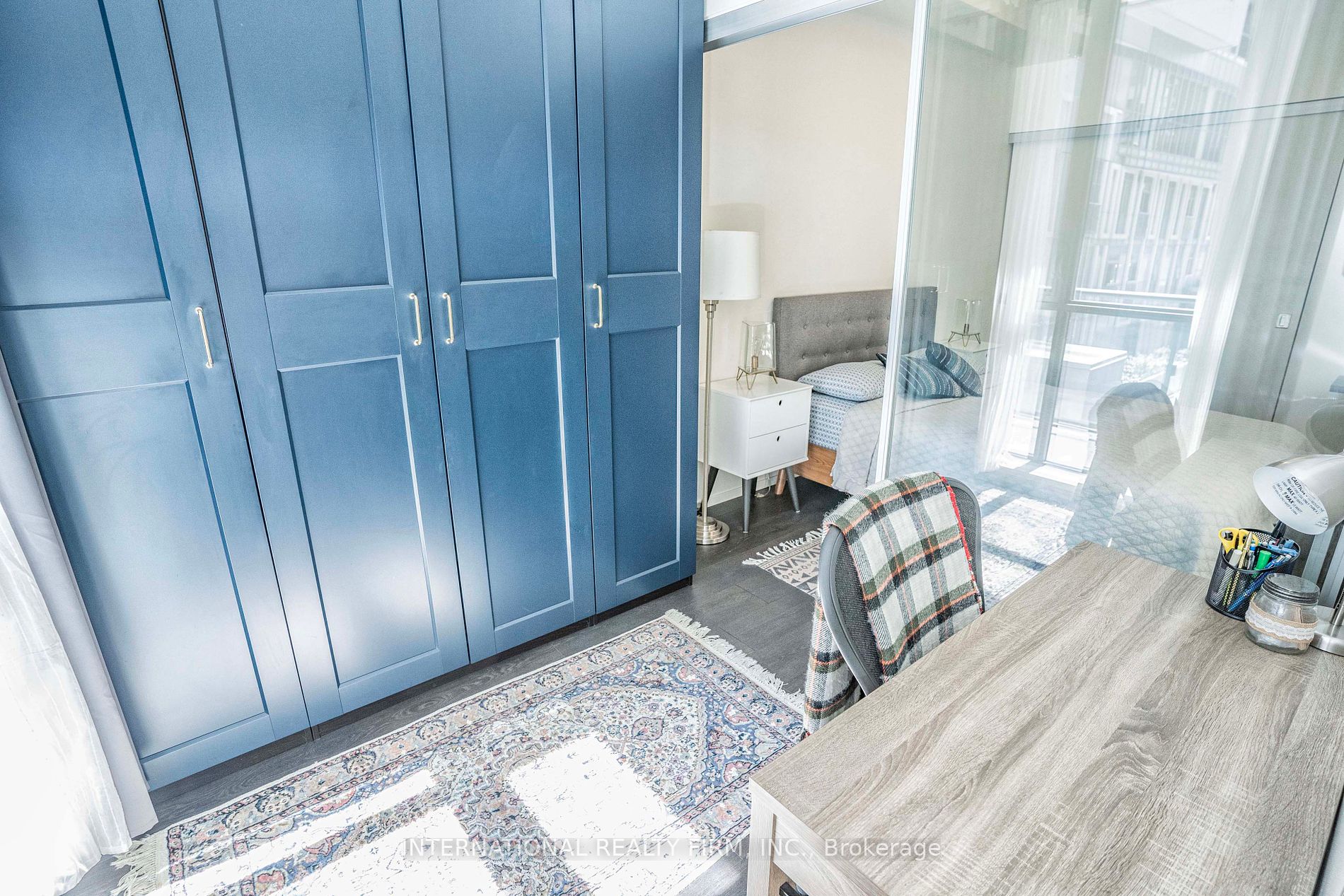 159 Dundas St E, #403