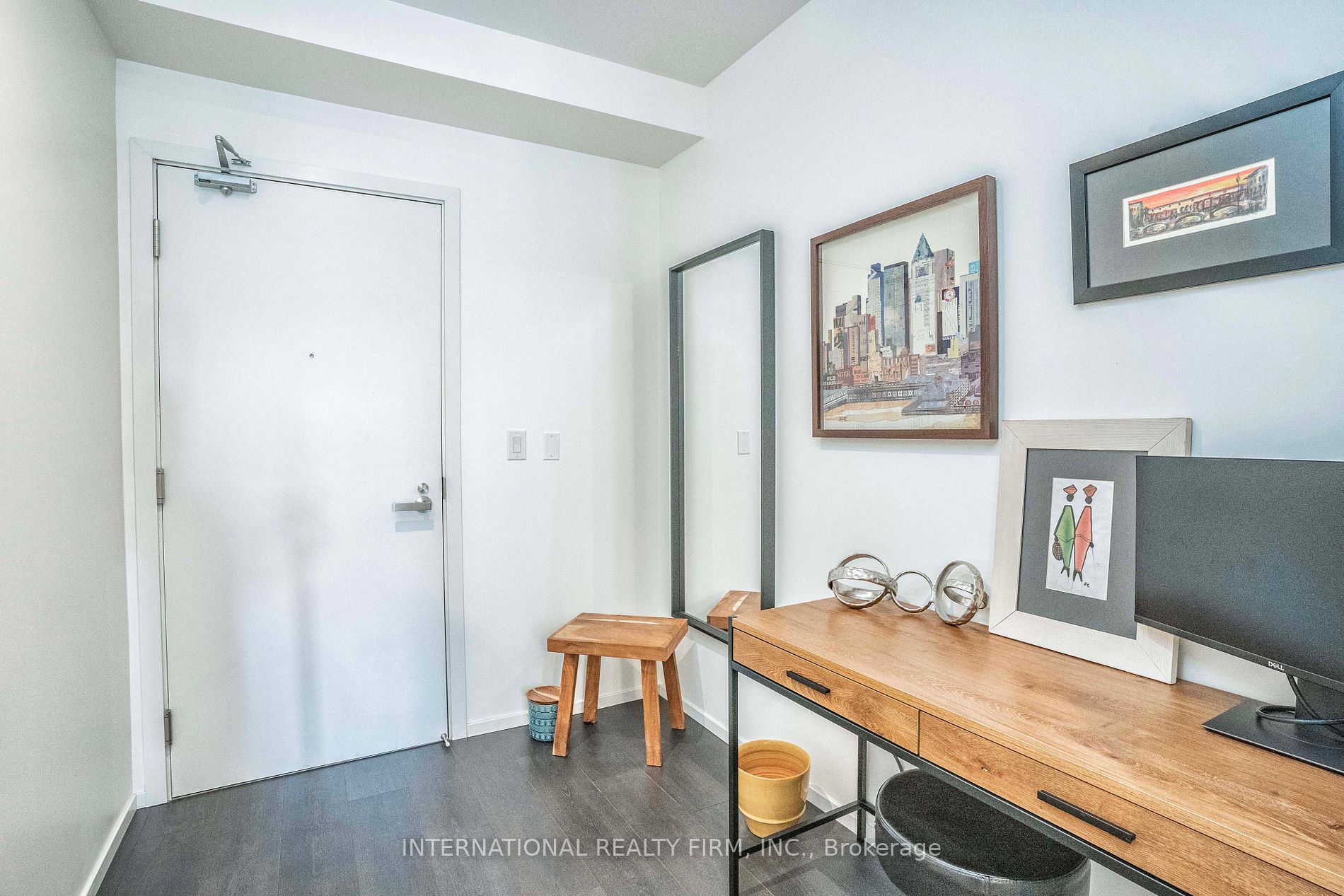 159 Dundas St E, #403