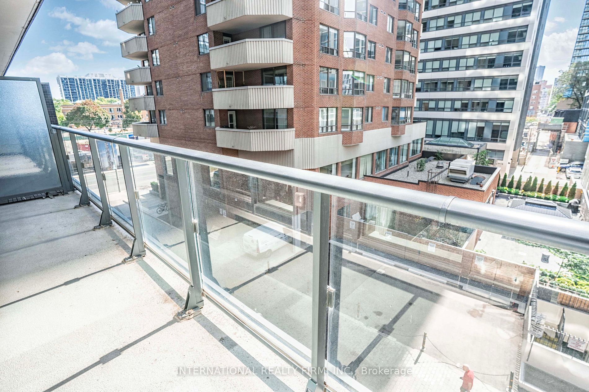 159 Dundas St E, #403
