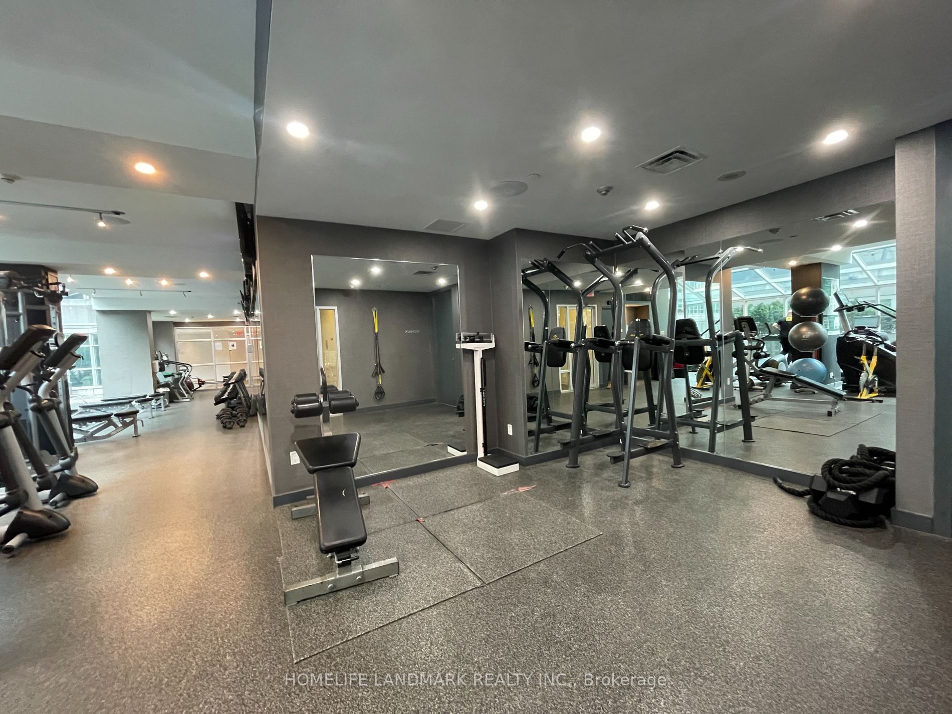350 Wellington St W, #215