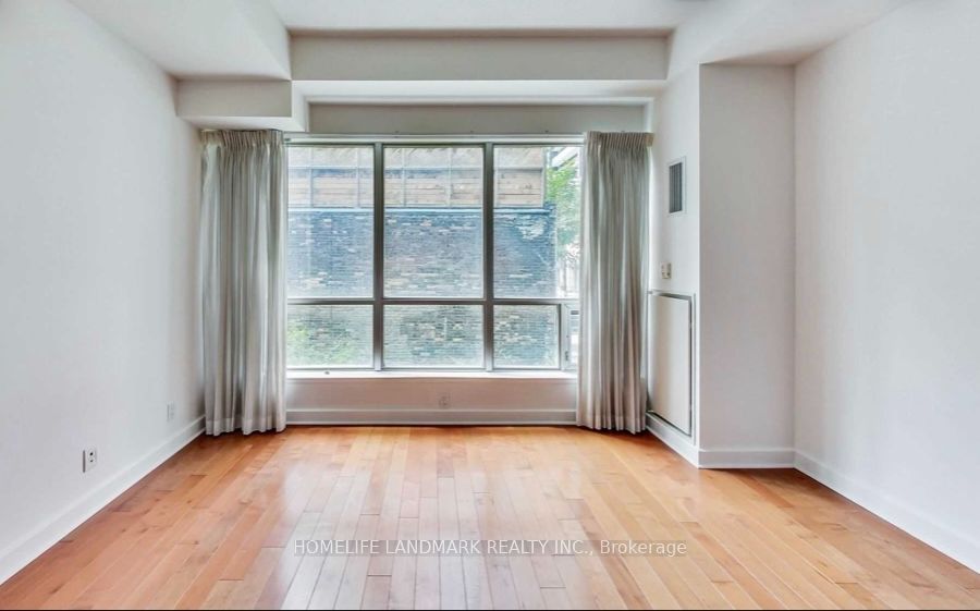 350 Wellington St W, #215