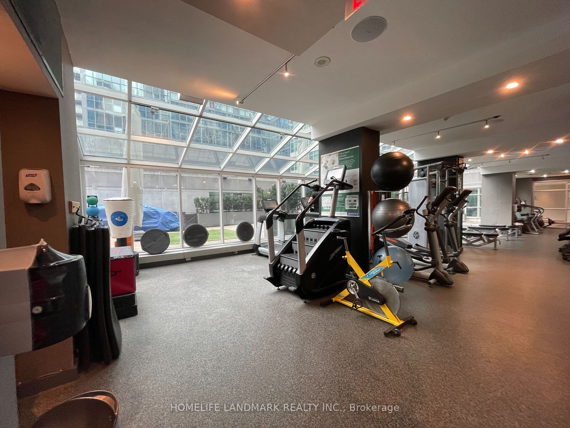 350 Wellington St W, #215