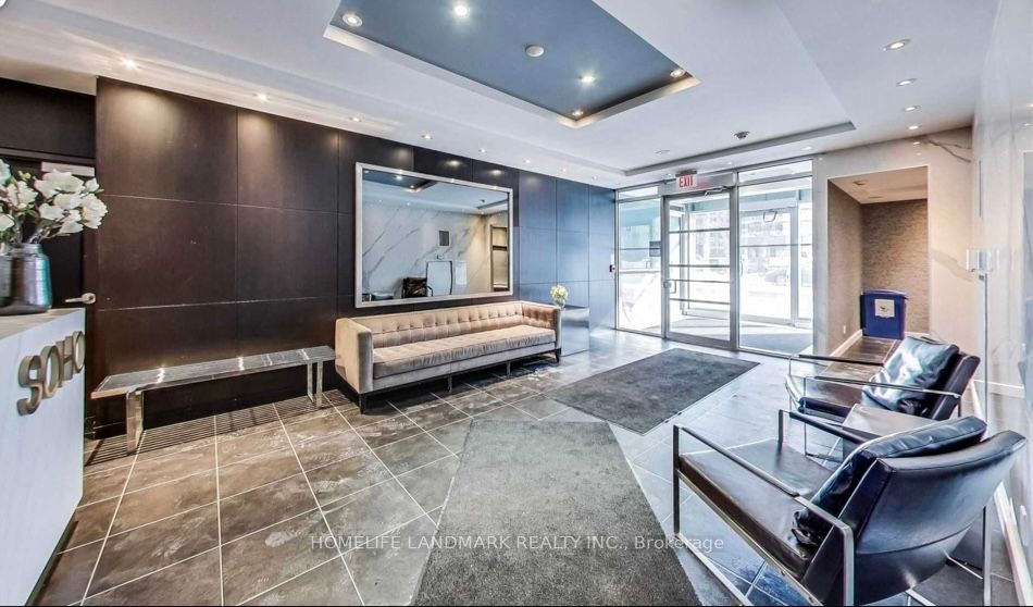 350 Wellington St W, #215