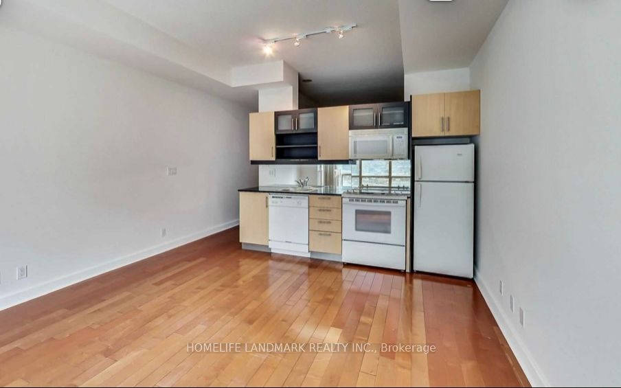 350 Wellington St W, #215