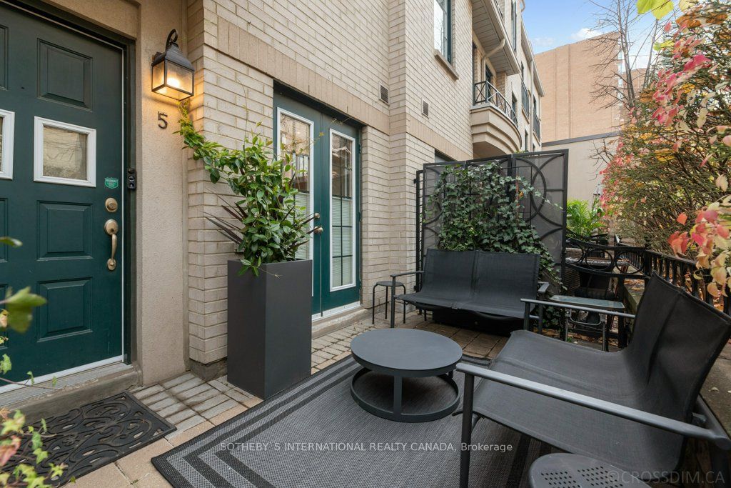 1 Baxter Street, #5