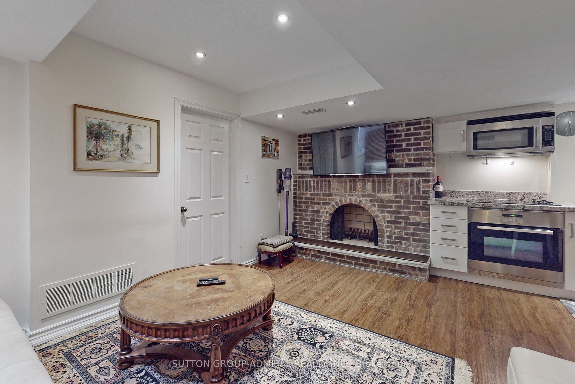 19 Carmel Crt