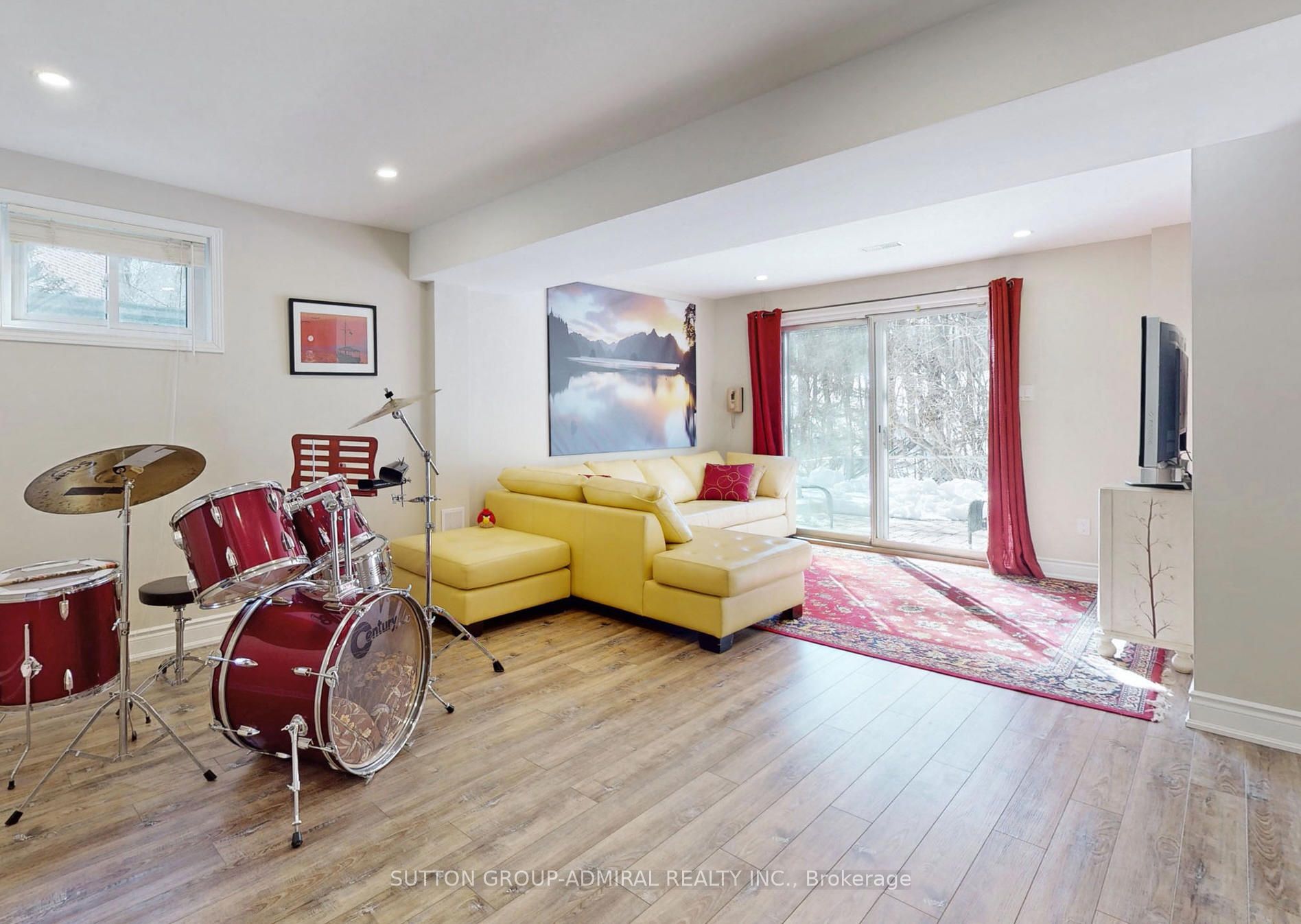 19 Carmel Crt