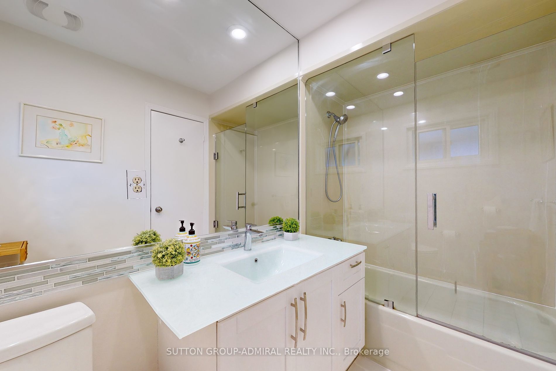 19 Carmel Crt