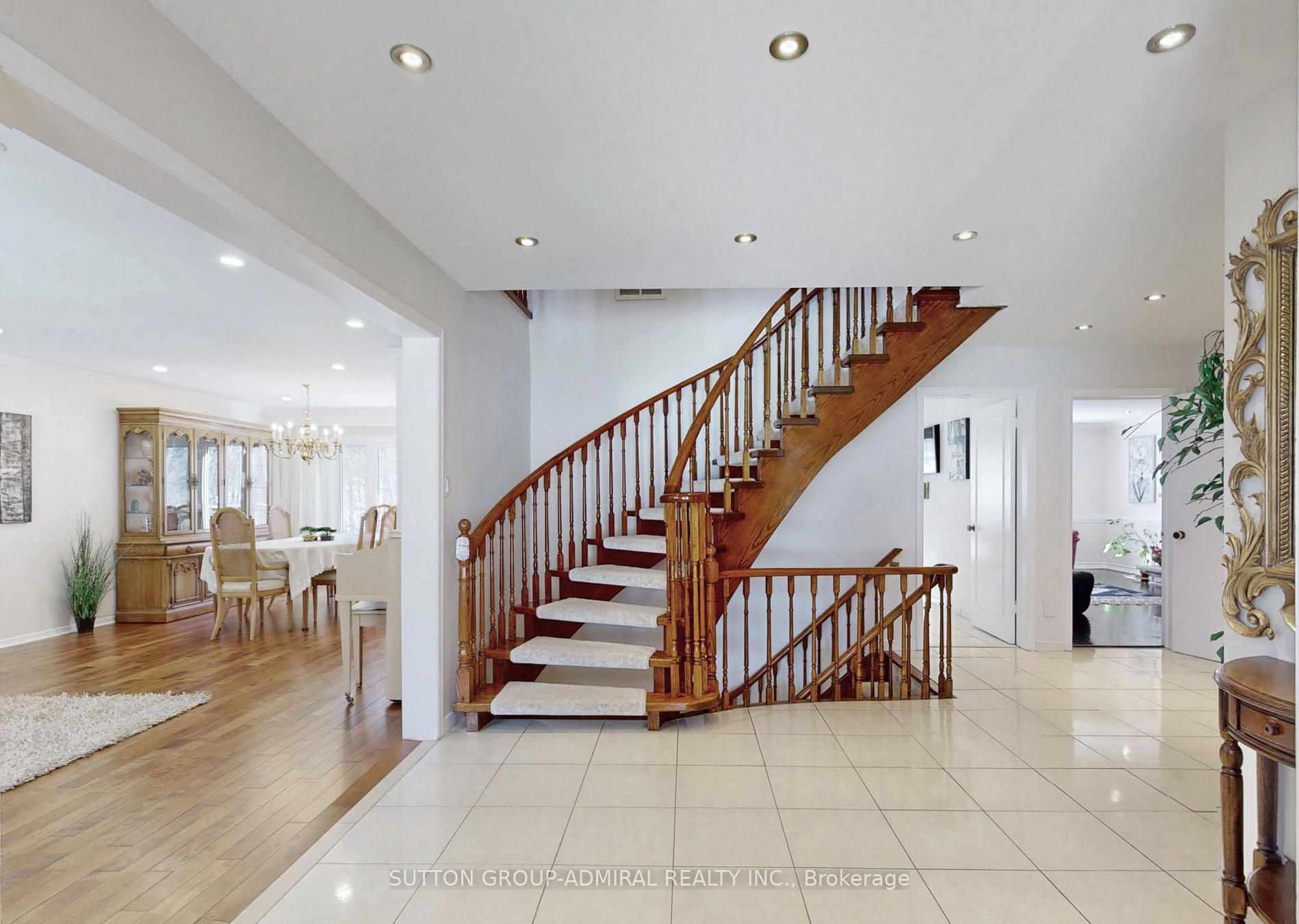 19 Carmel Crt
