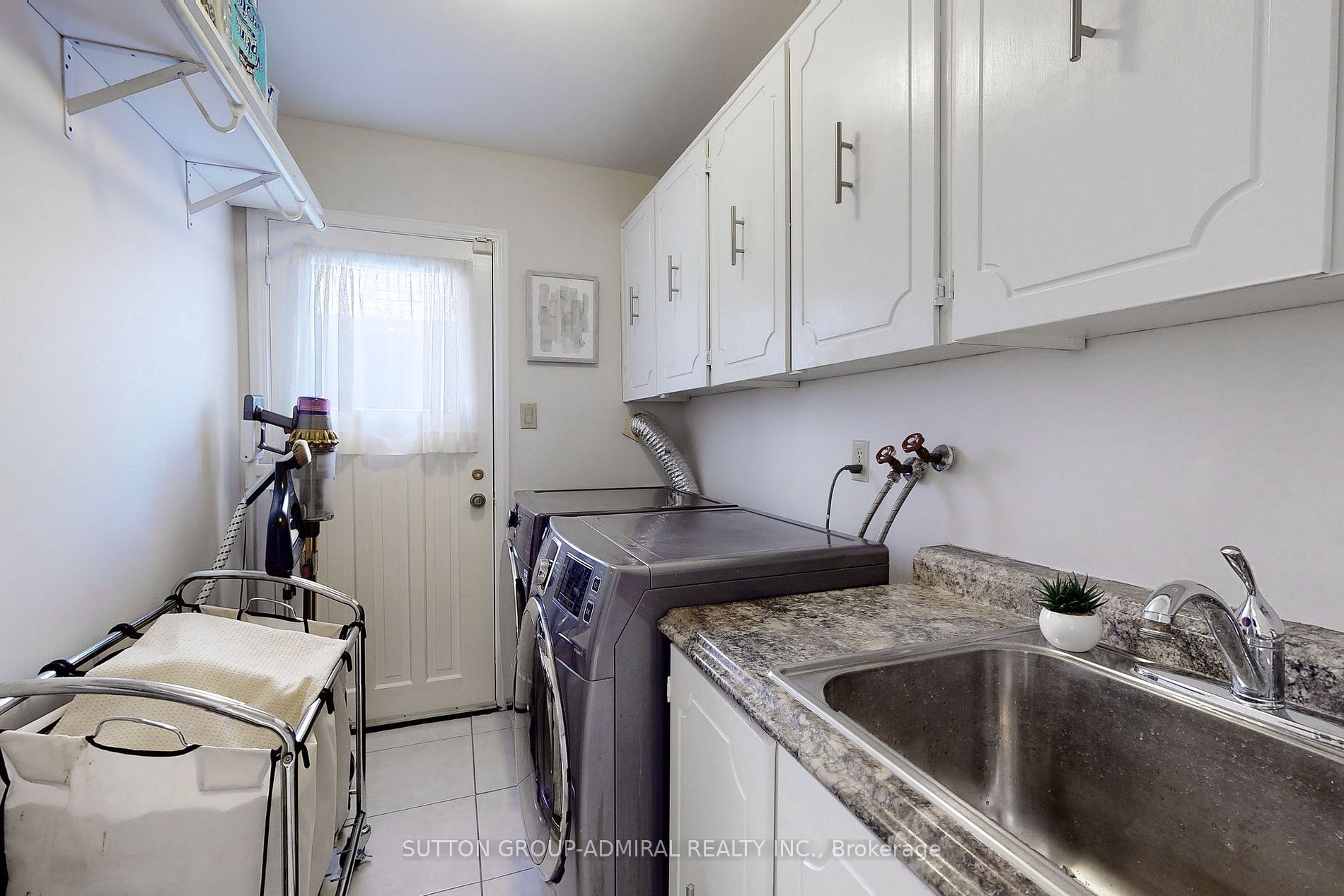 19 Carmel Crt