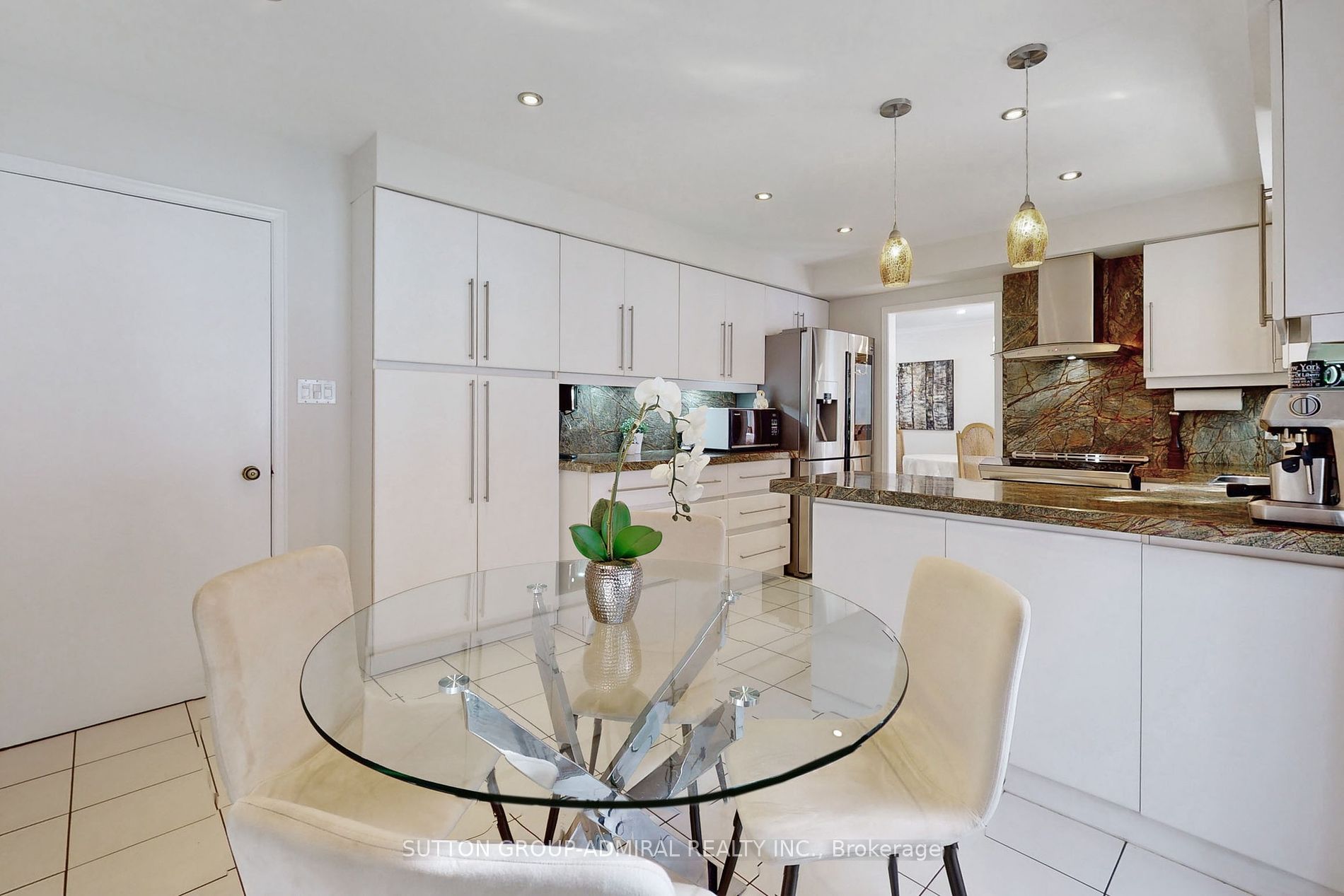 19 Carmel Crt