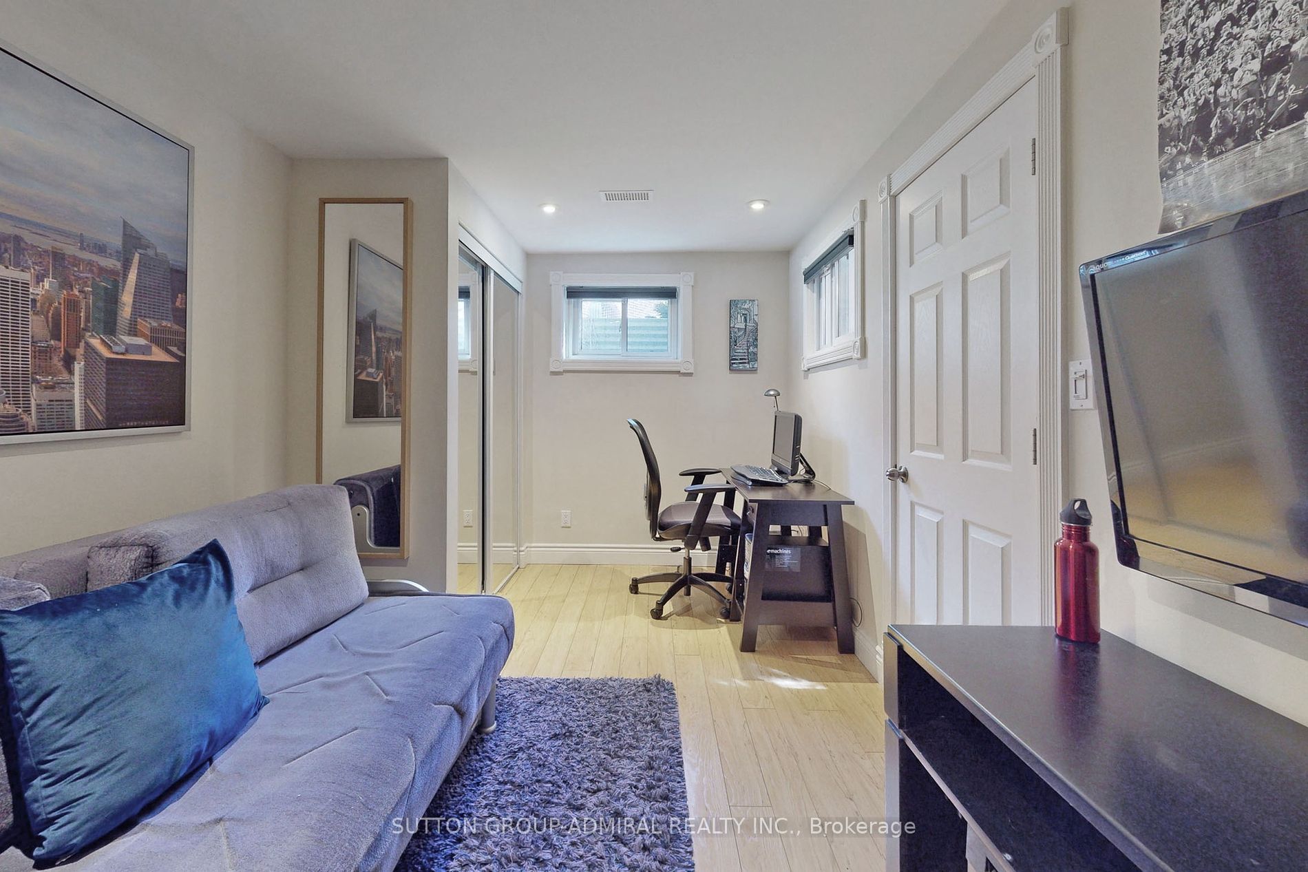 19 Carmel Crt