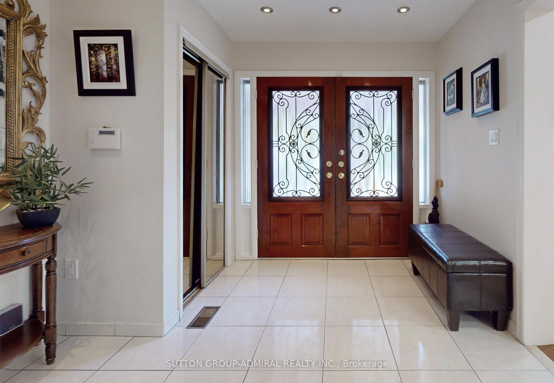 19 Carmel Crt