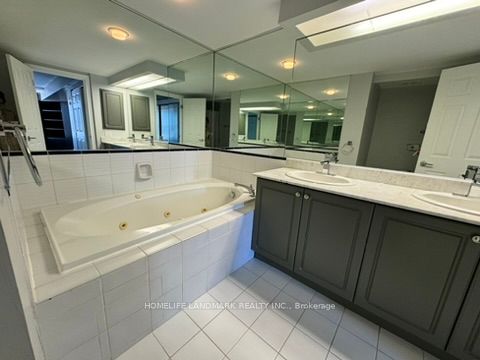 71 Simcoe Street #1002