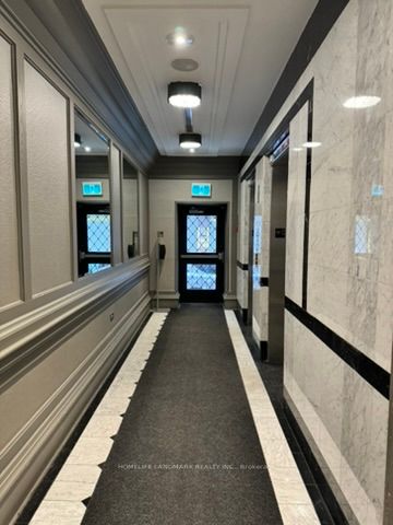 71 Simcoe Street #1002