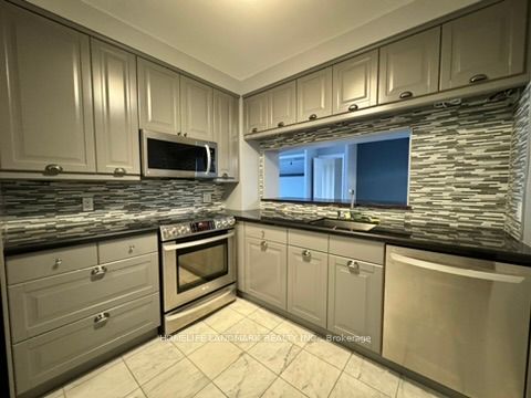 71 Simcoe Street #1002