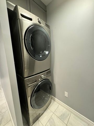 71 Simcoe Street #1002