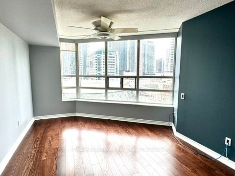 71 Simcoe Street #1002