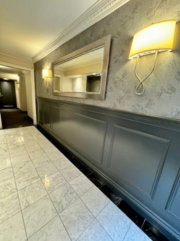 71 Simcoe Street #1002
