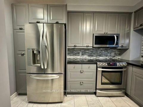 71 Simcoe Street #1002