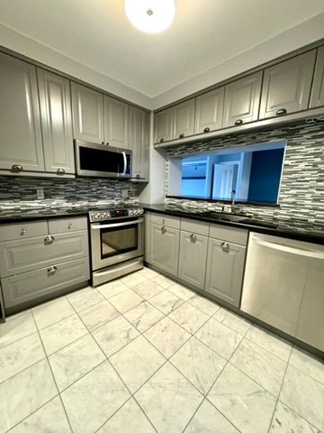 71 Simcoe Street #1002