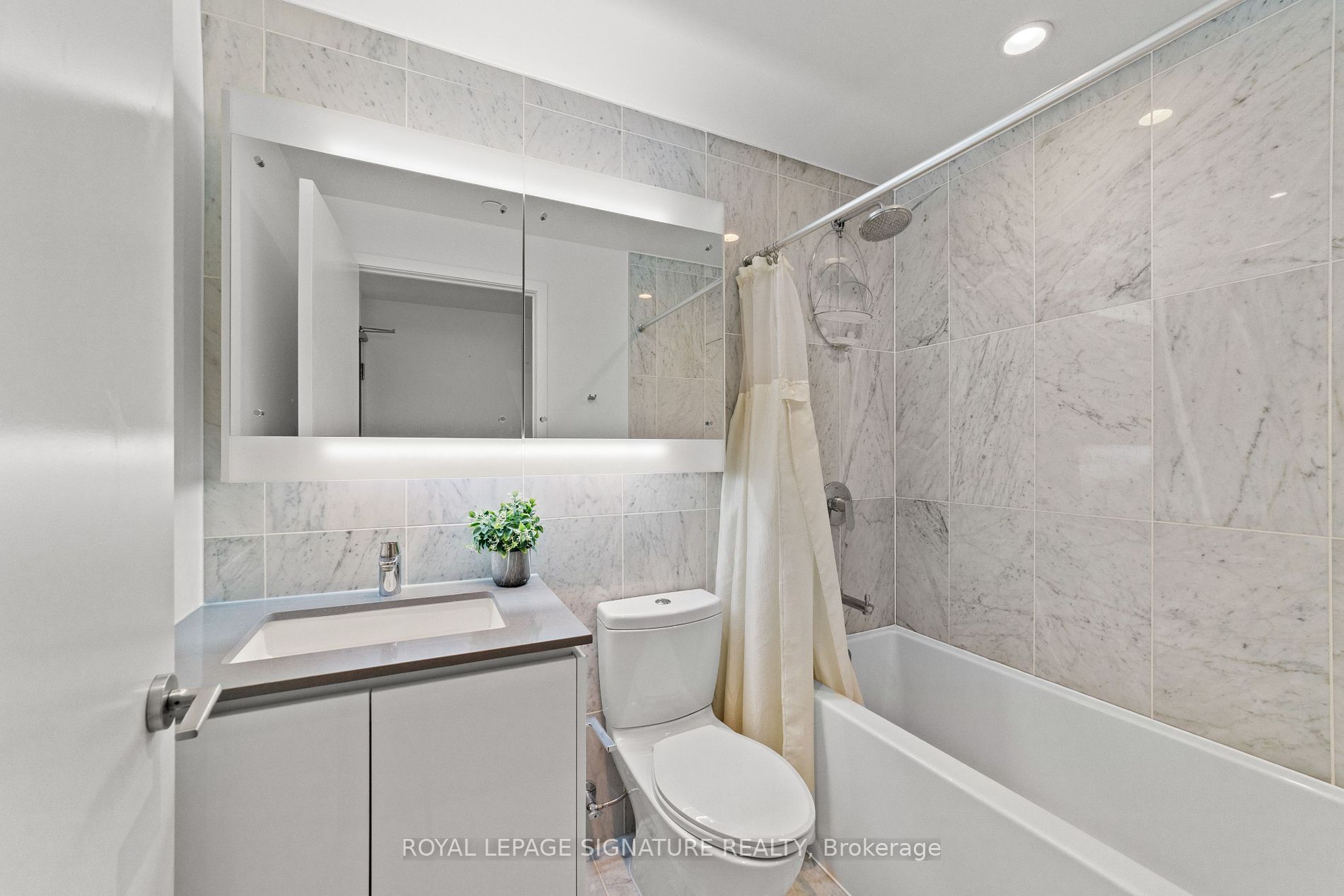 117 Mcmahon Dr, #803