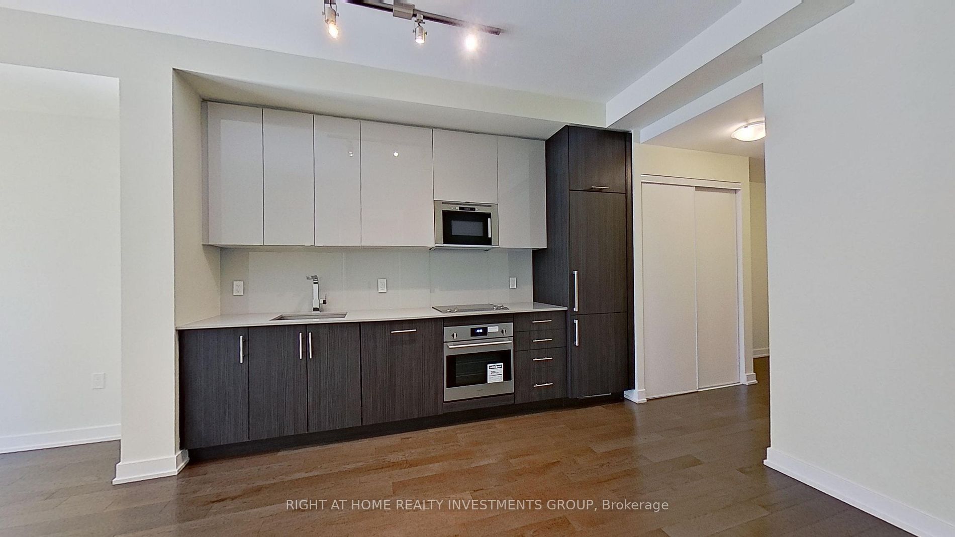 330 Richmond Street W, #1701