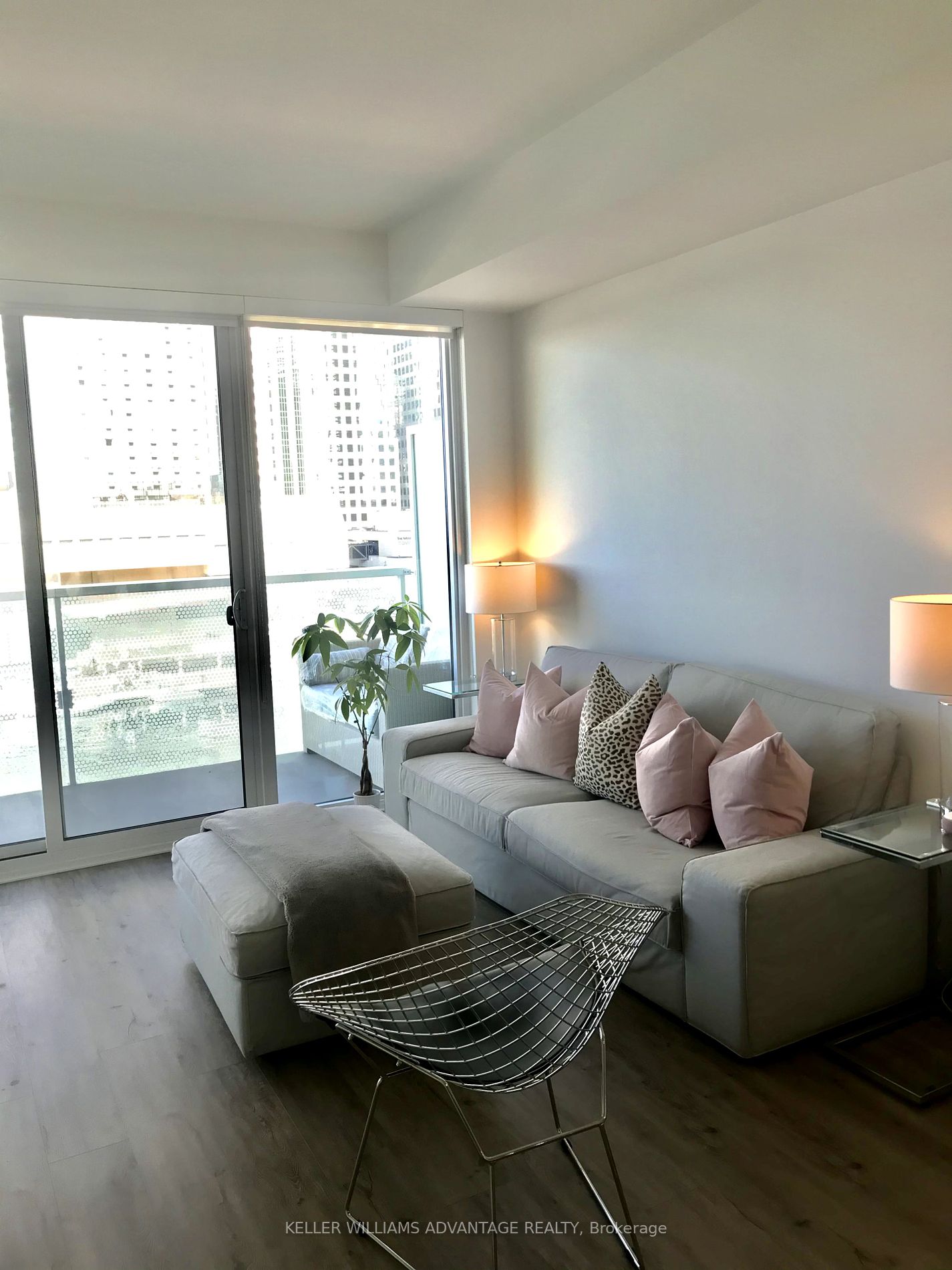 15 Queens Quay E, #514