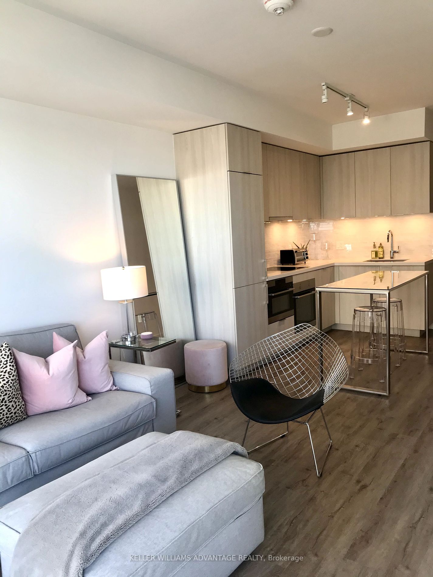 15 Queens Quay E, #514