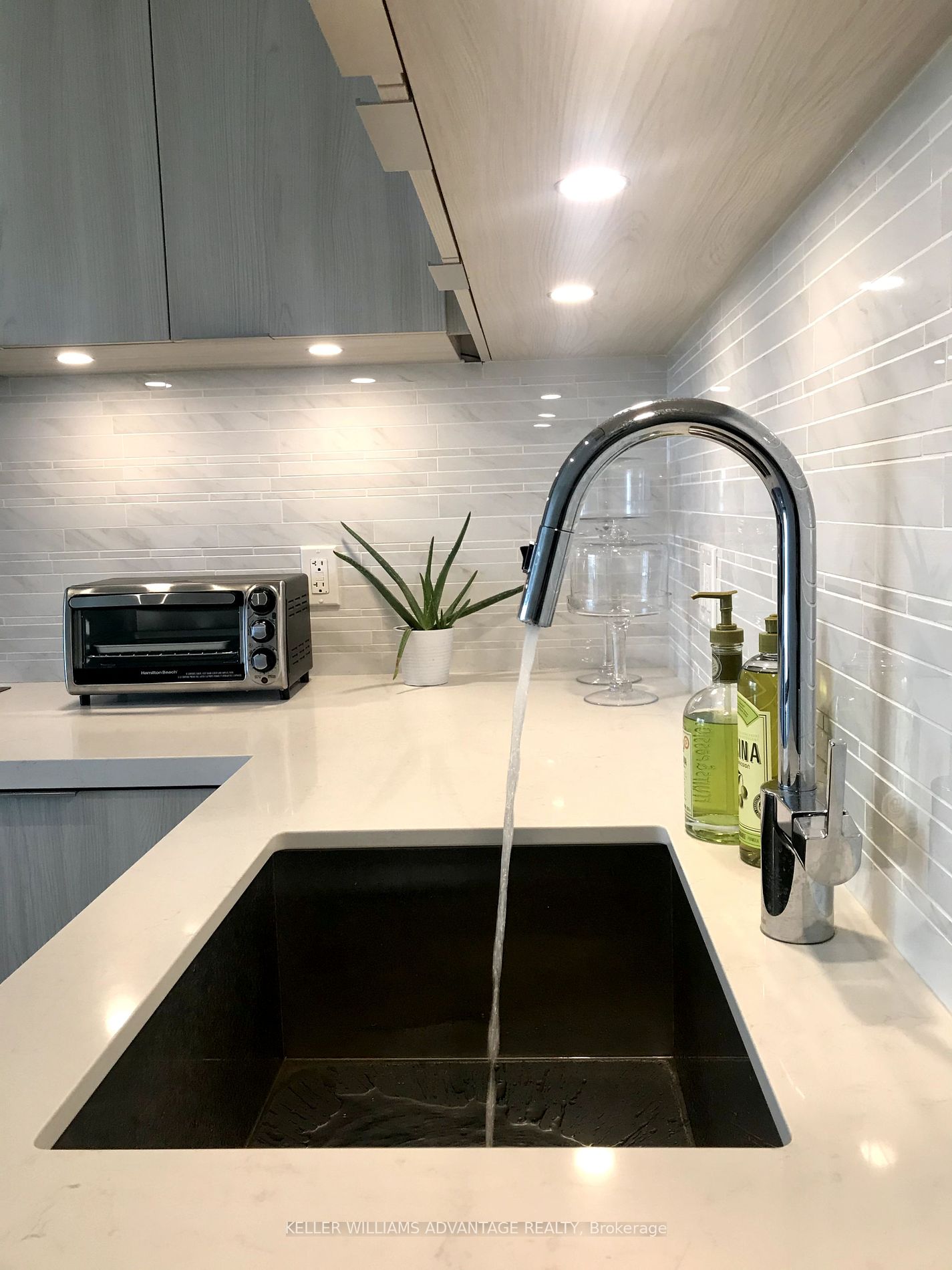 15 Queens Quay E, #514