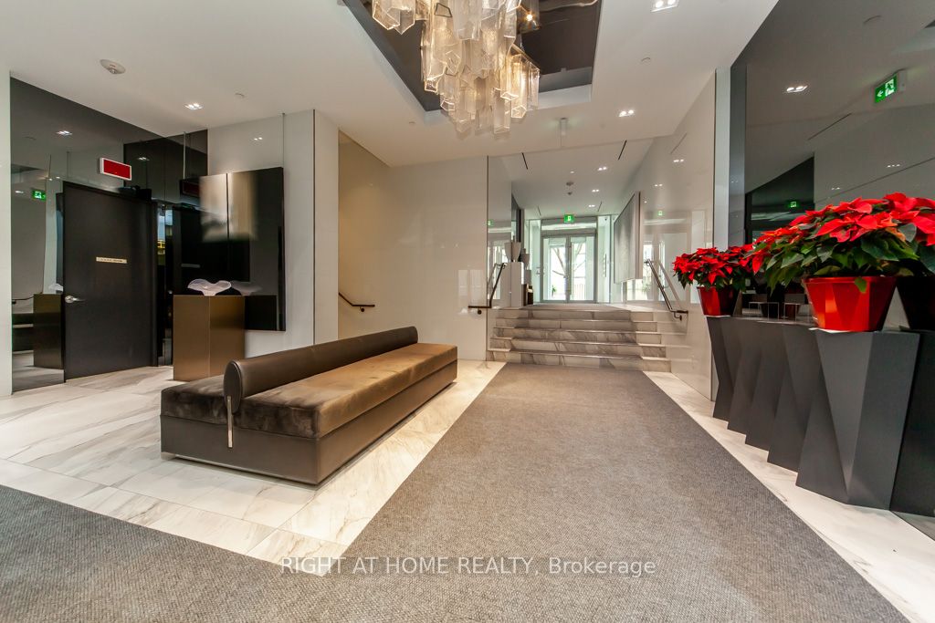 6 Parkwood Avenue #613