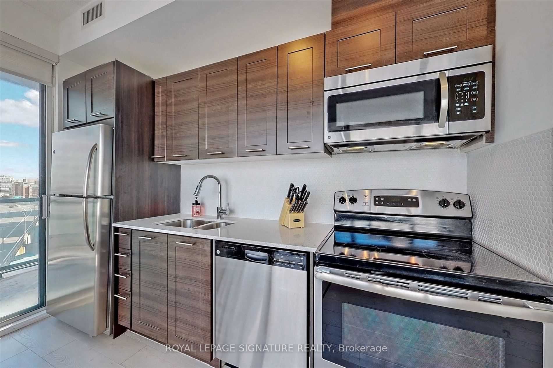 20 Bruyeres Mews, #1106