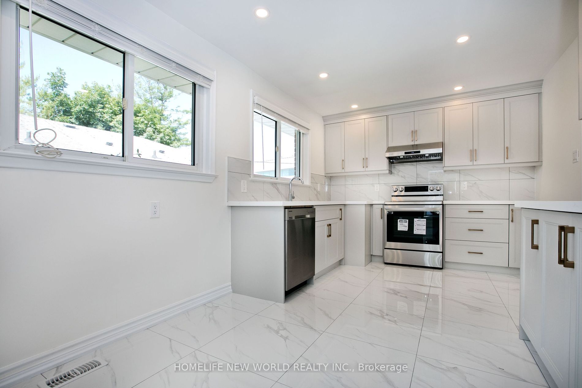 20 Broadlands Blvd