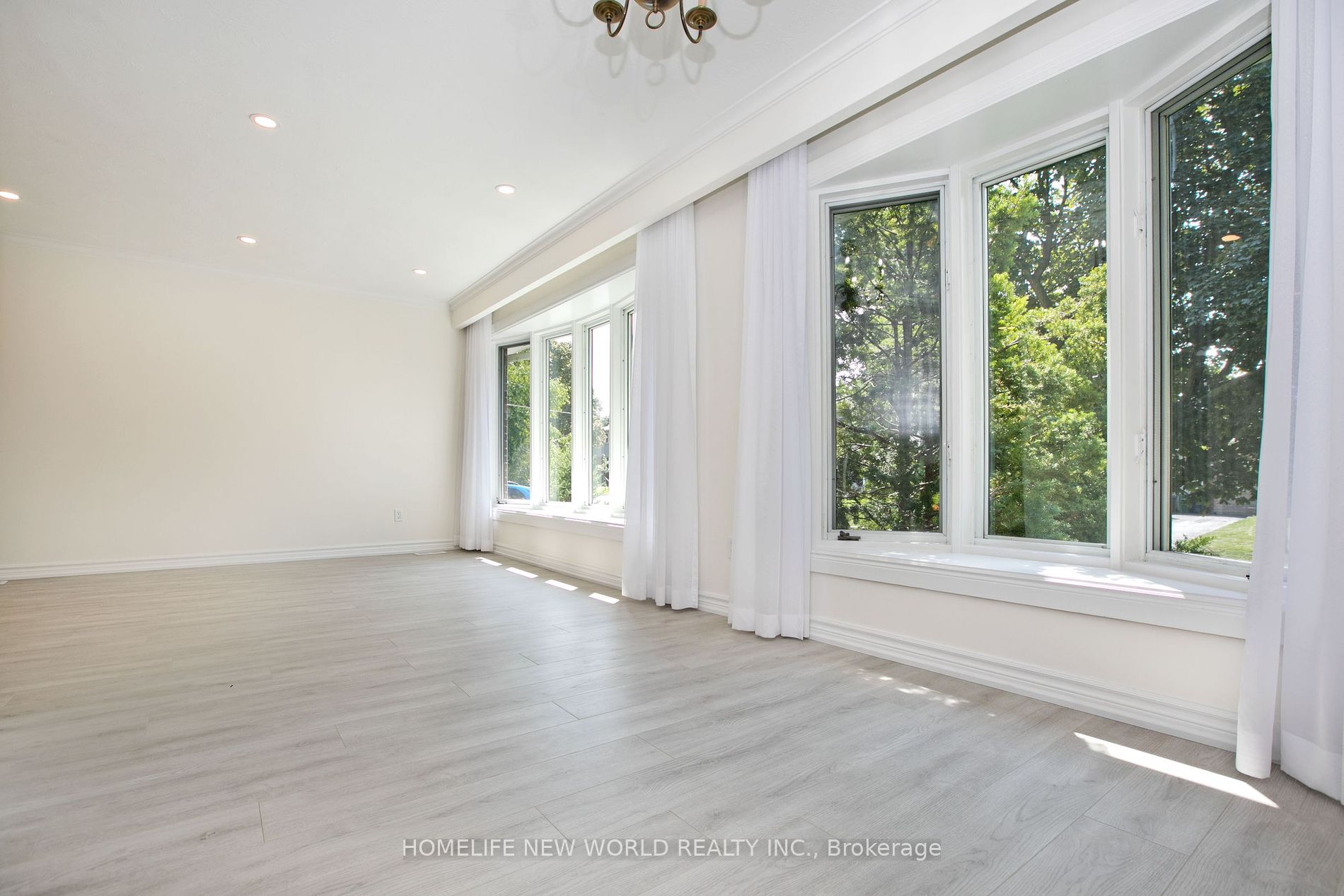20 Broadlands Blvd