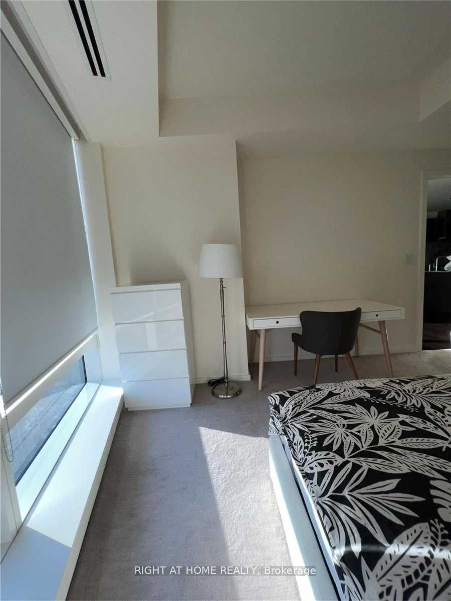 180 University Ave, #4102