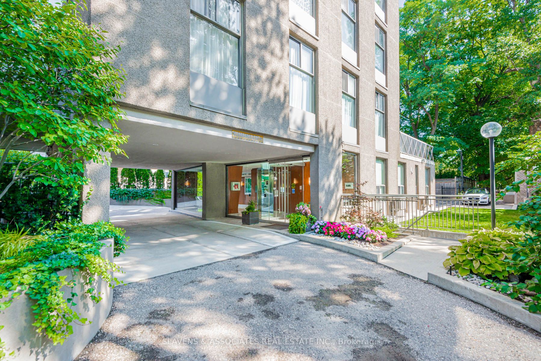423 Avenue Rd, #9