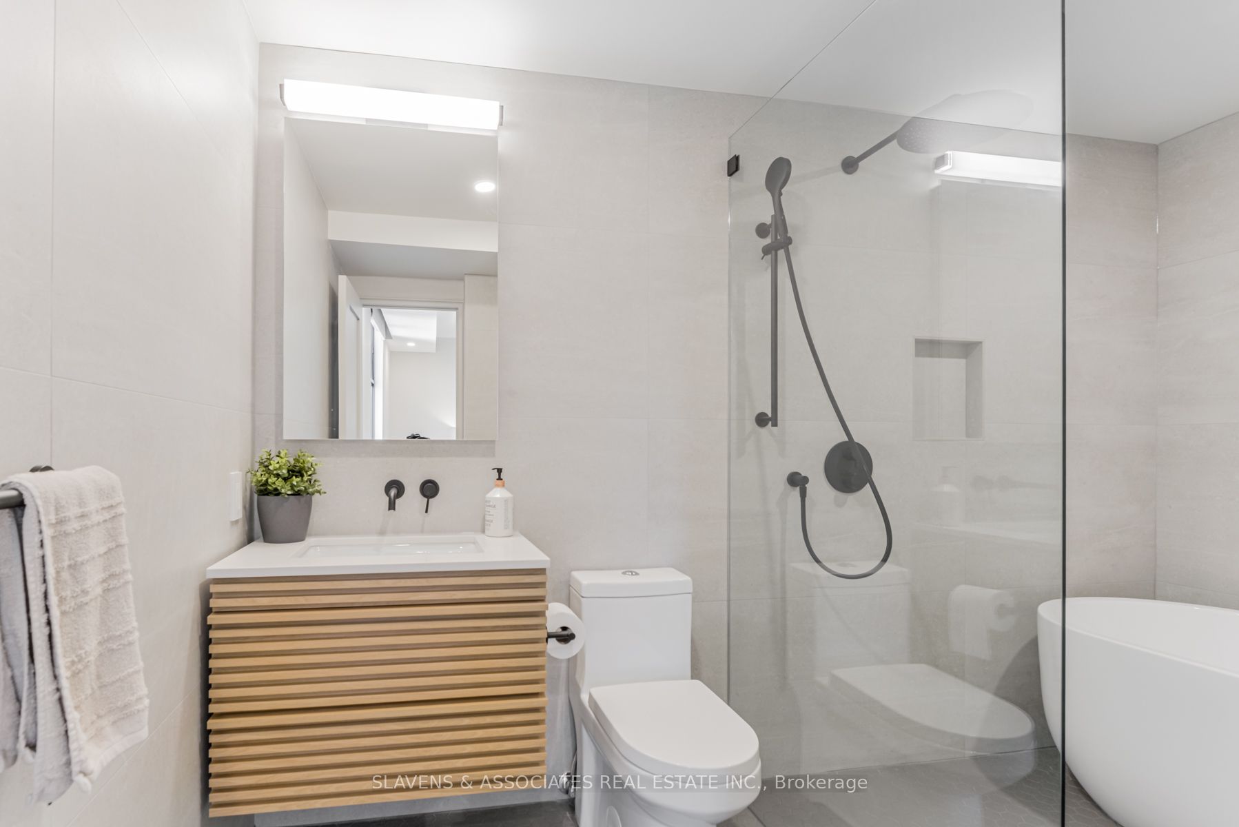 423 Avenue Rd, #9