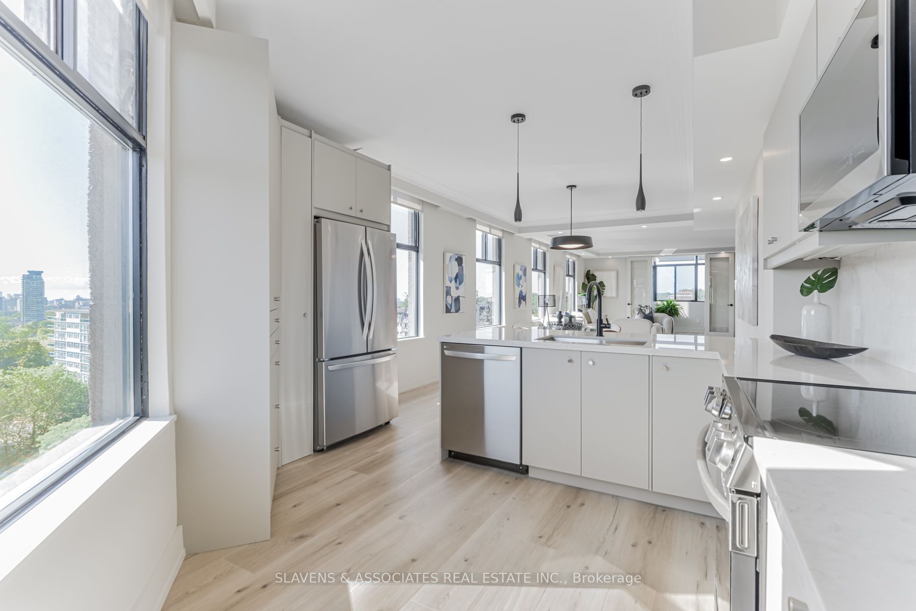 423 Avenue Rd, #9