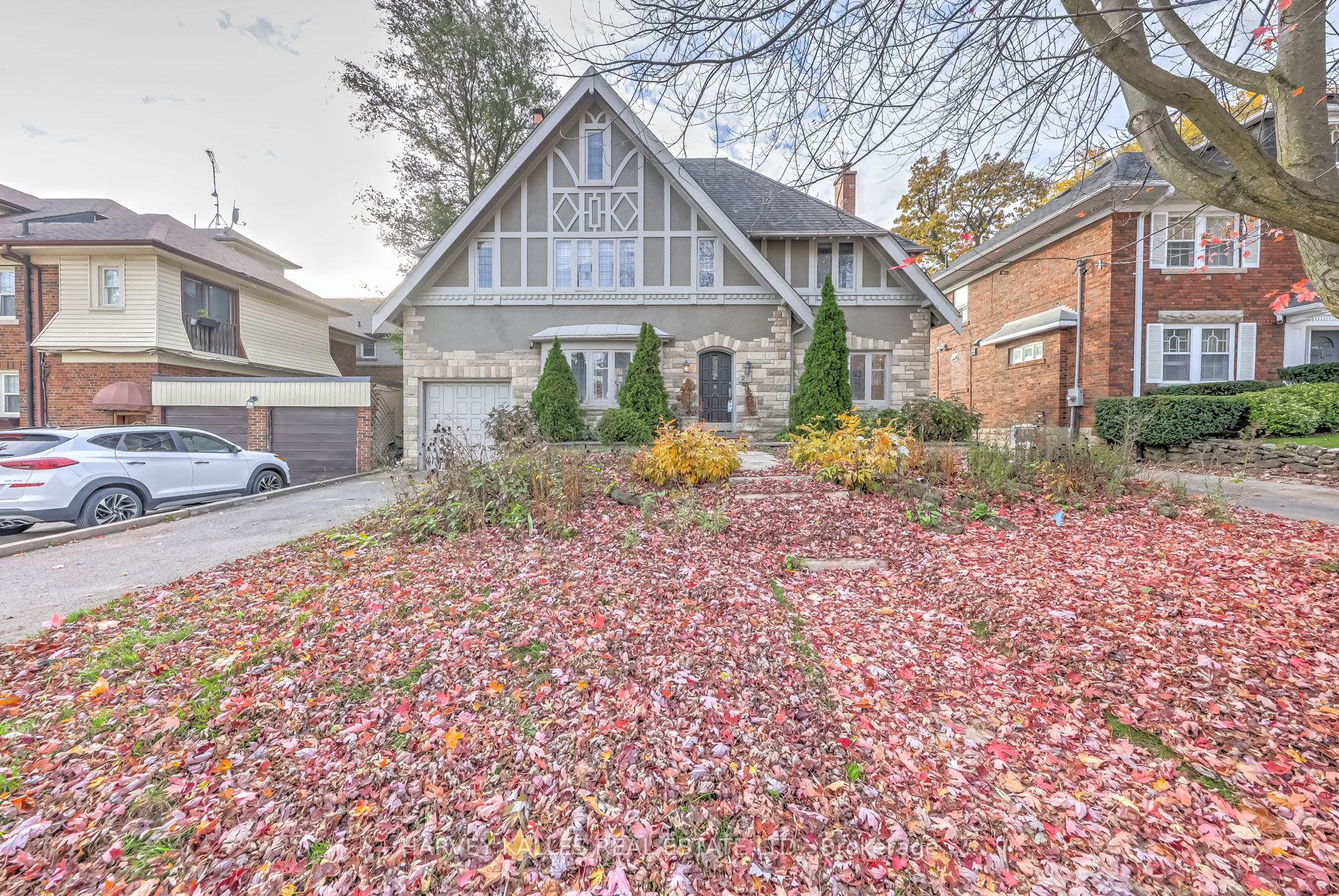 29 Hillhurst Boulevard