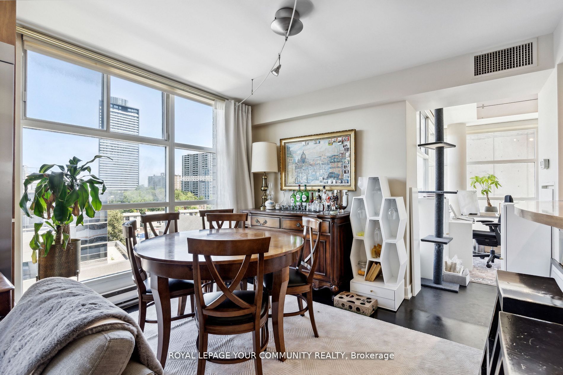 409 Bloor St E, #602