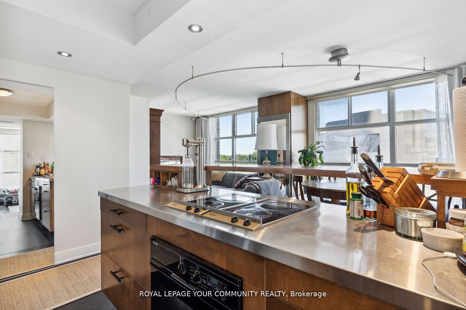 409 Bloor St E, #602