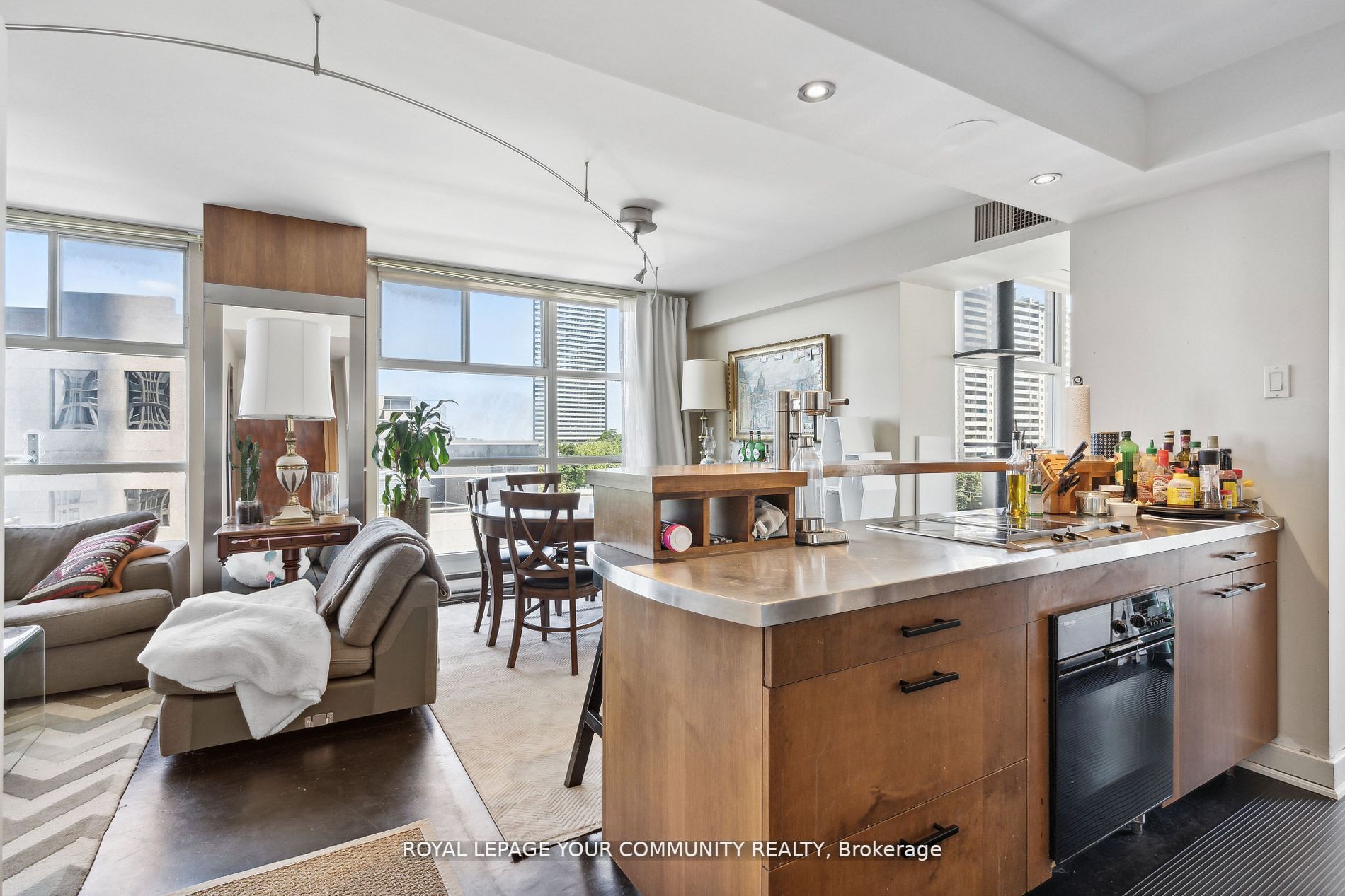 409 Bloor St E, #602