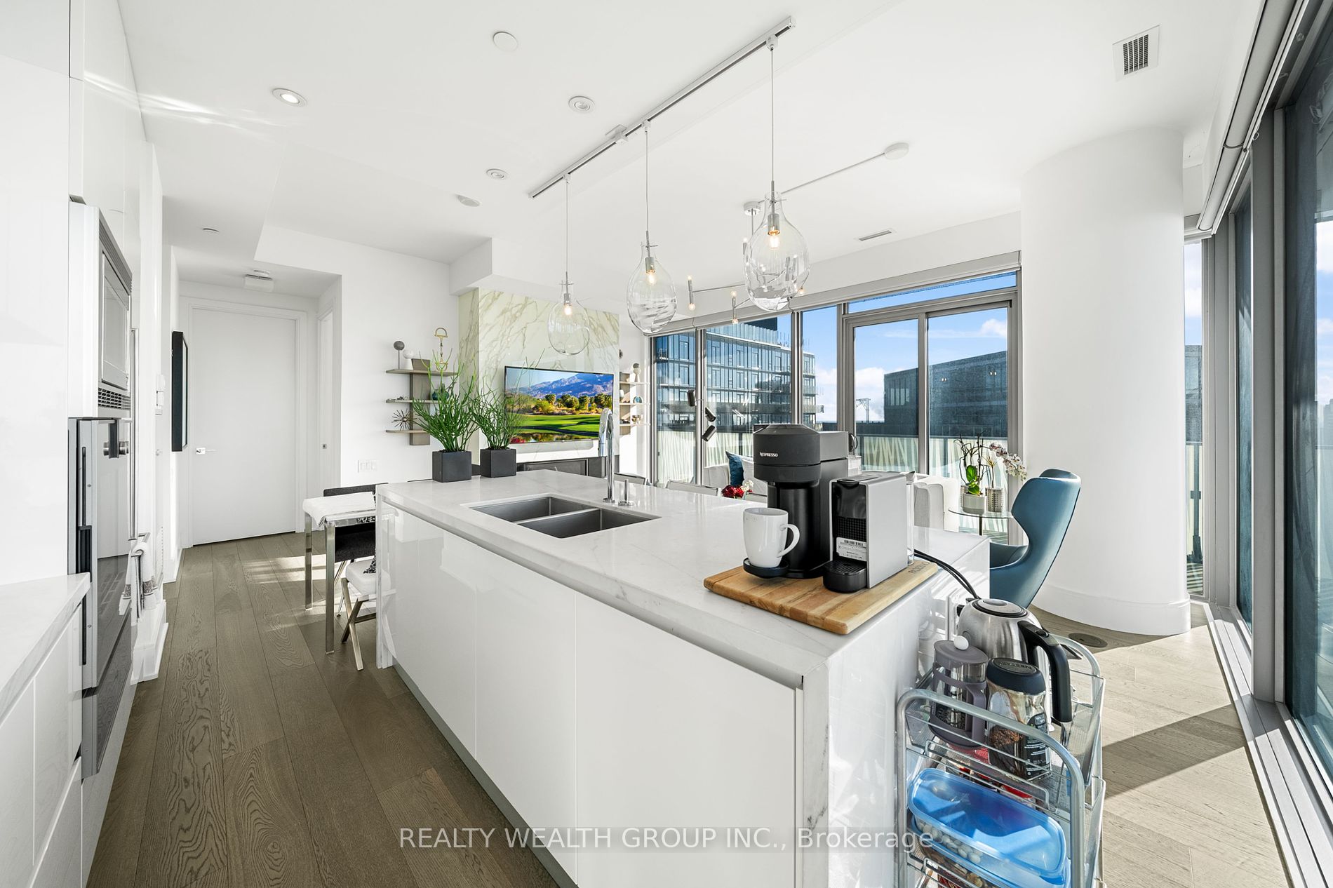 42 Charles St E, #Ph4802
