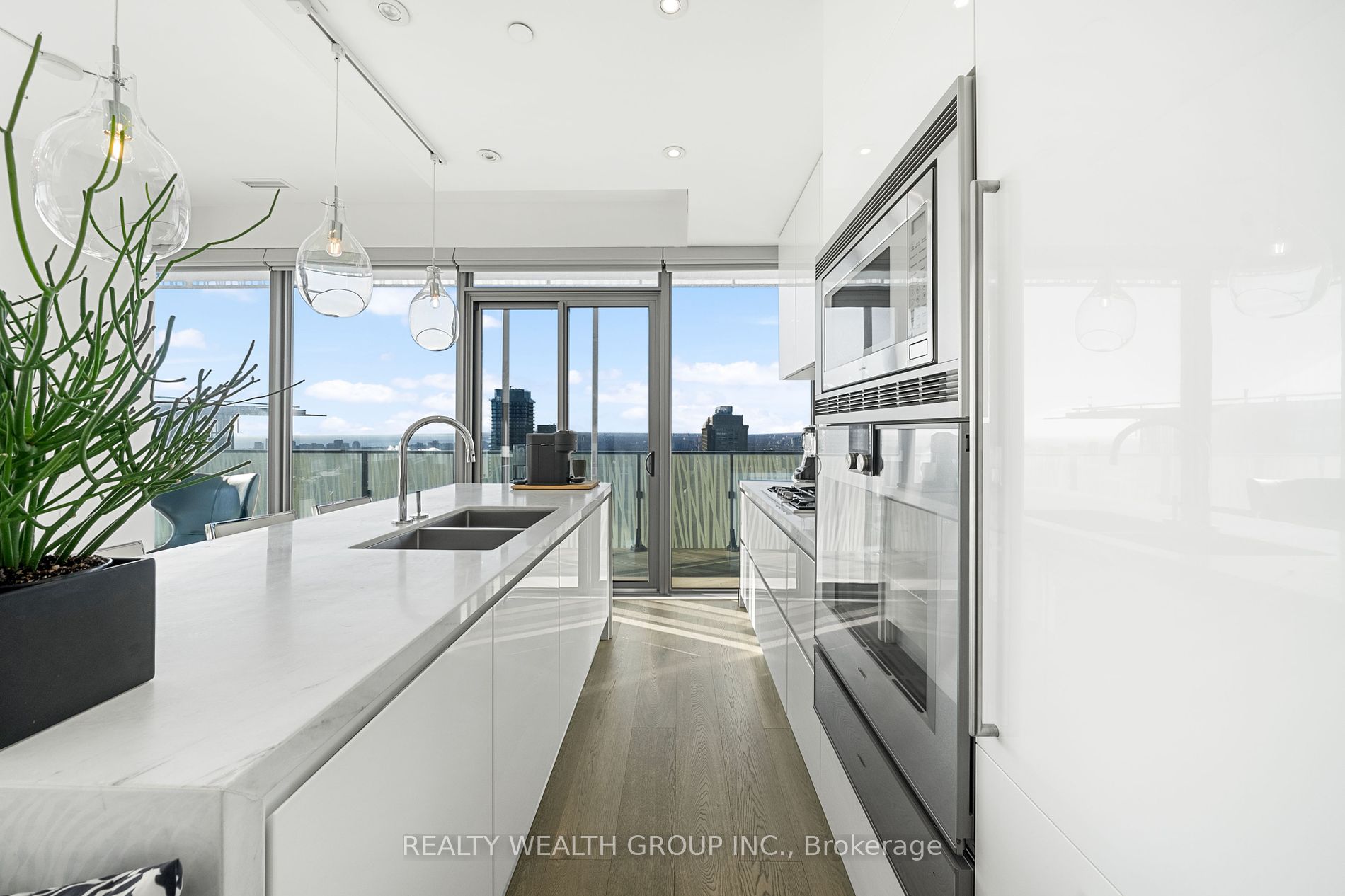 42 Charles St E, #Ph4802