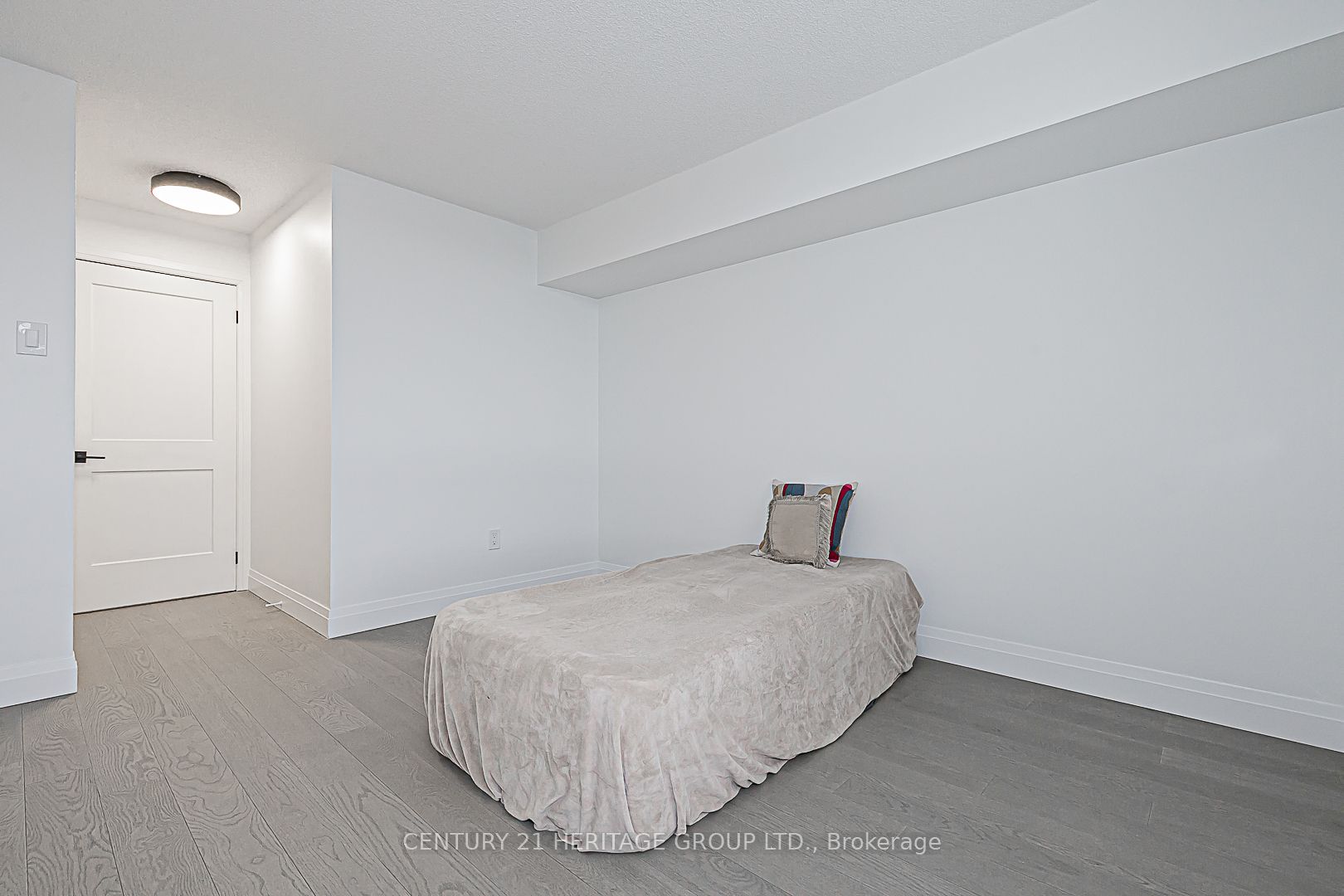 5 Kenneth Ave, #803